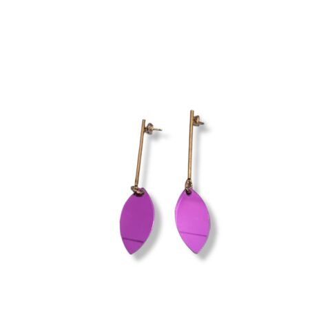 Bar earring with purple leaf