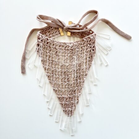 Cotton V shape with plexiglass baguettes