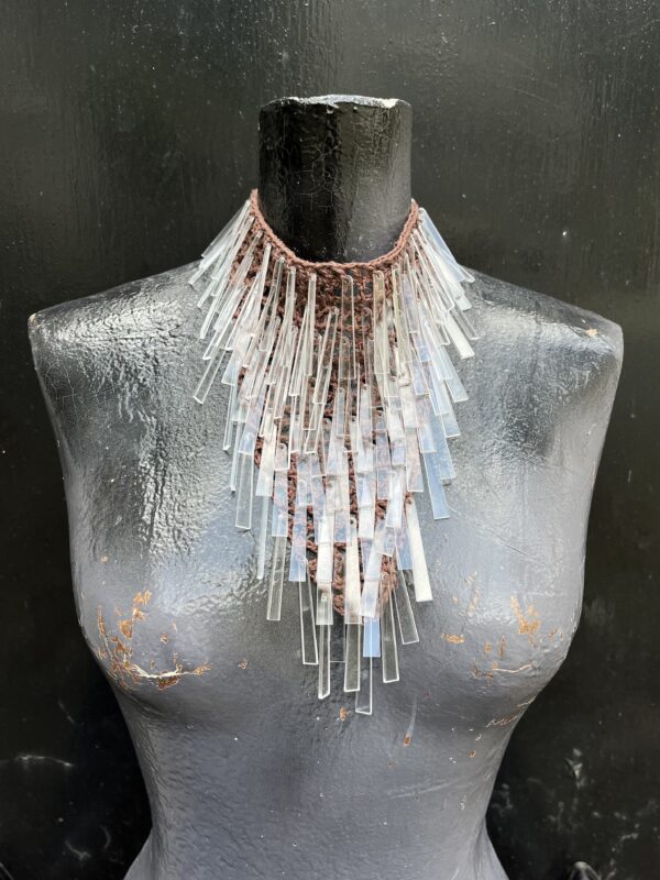 Linen V shape with plexiglass baguettes - Image 2