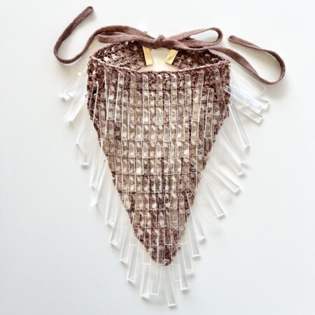 Linen V shape with plexiglass baguettes