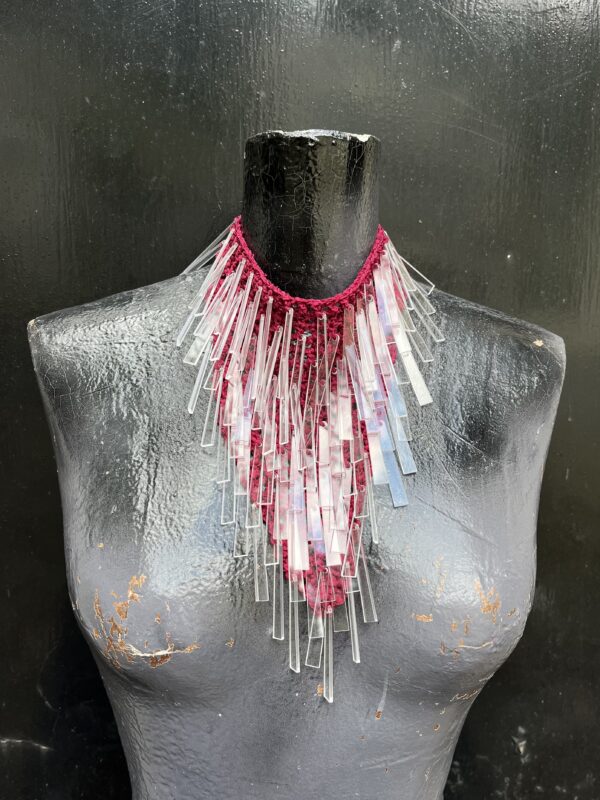 Silk V shape with plexiglass baguettes - Image 2
