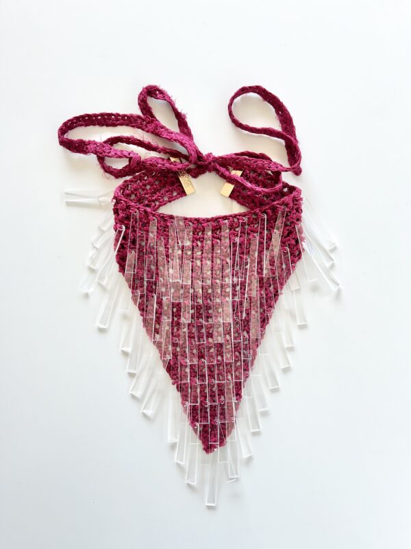Silk V shape with plexiglass baguettes