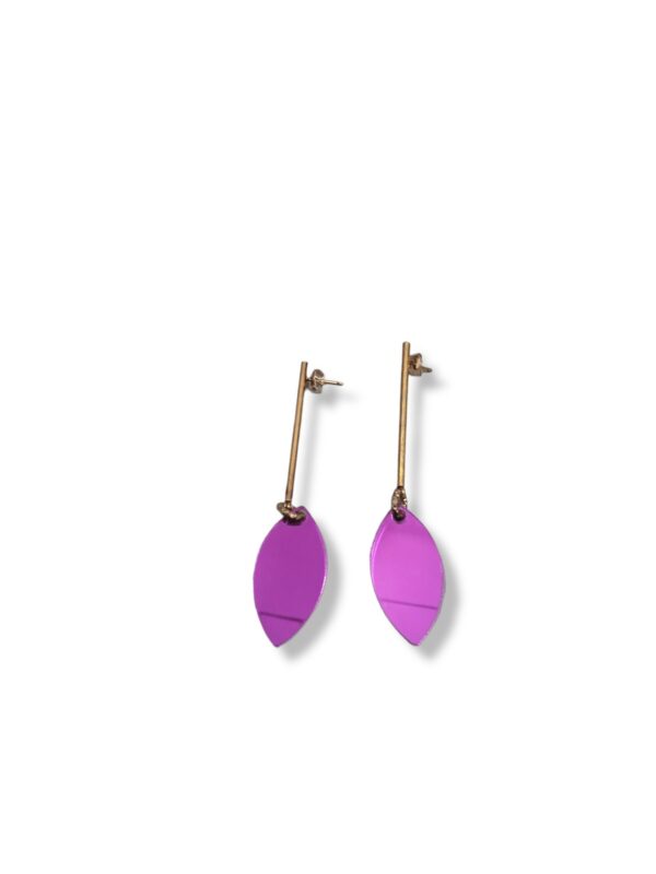 Orecchino barra con foglia viola