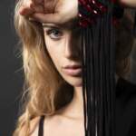 polsino-in-cachemire-con-frange-e-cristalli-rossi-cashmere-cuff-with-fringes-and-red-crystals-couture-jewelry