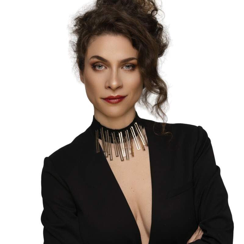 Cashmere choker and gold bars - black