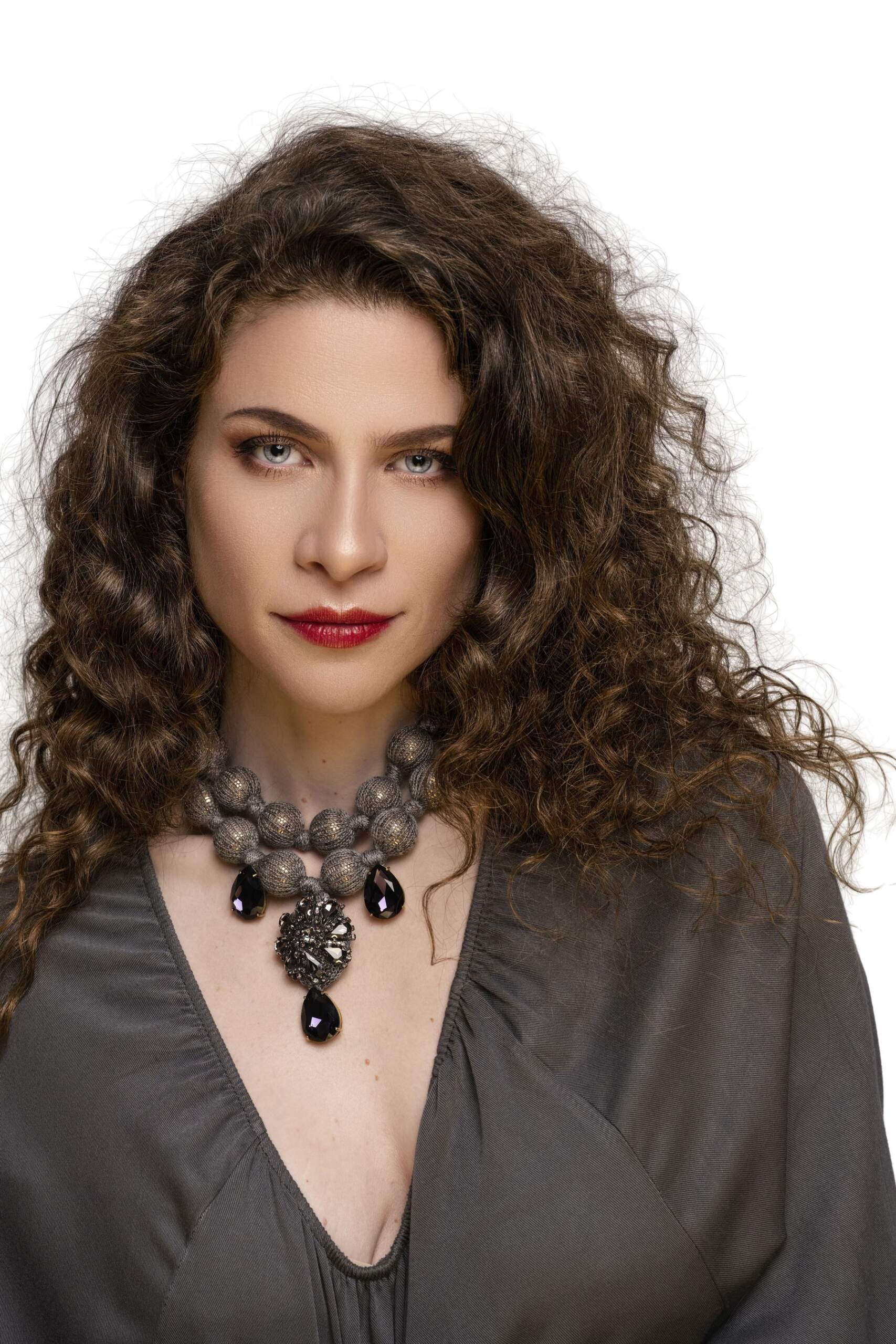 Girocollo cachemire e sfere oro con chiusura lacci cashmere choker with gold spheres tie closure Centopercentocachemire haute couture jewellery