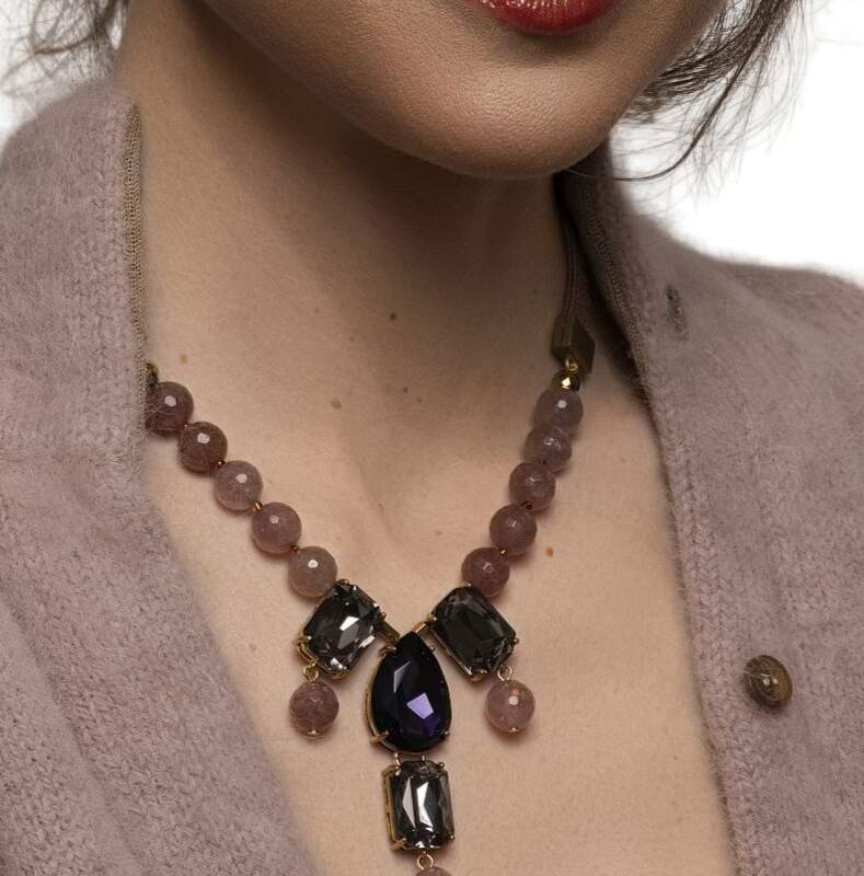 Girocollo con lacci in cachemire e castoni in cristallo con quarzo mauve. Cashmere laces choker with crystals and mauve quarz. Centopercentocachemire jewellery