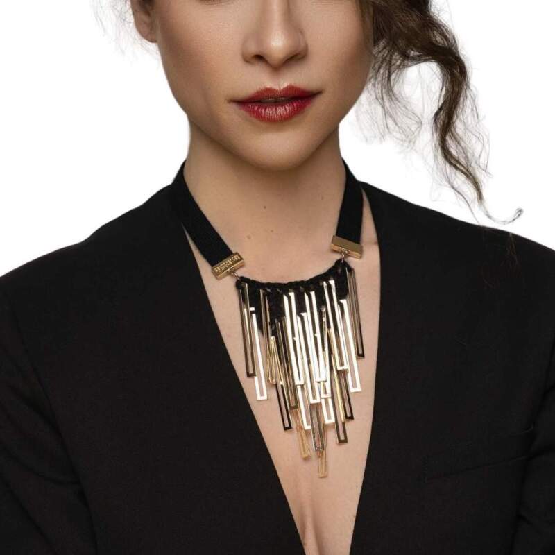 Cashmere pendant and gold bars - black