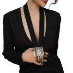 Collana lunga in cachemire e gold bars Long cacshmere necklace with gold bars. Centopercentocachemire haute couture jewellery