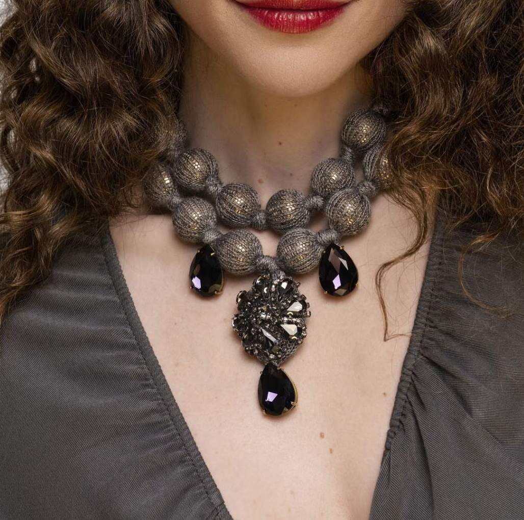 Cashmere choker 2 strands gold and crystals rose
