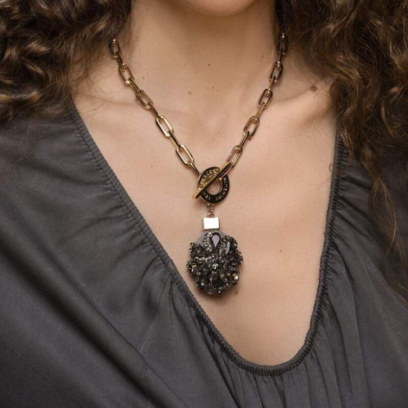 Chain with crystal rose